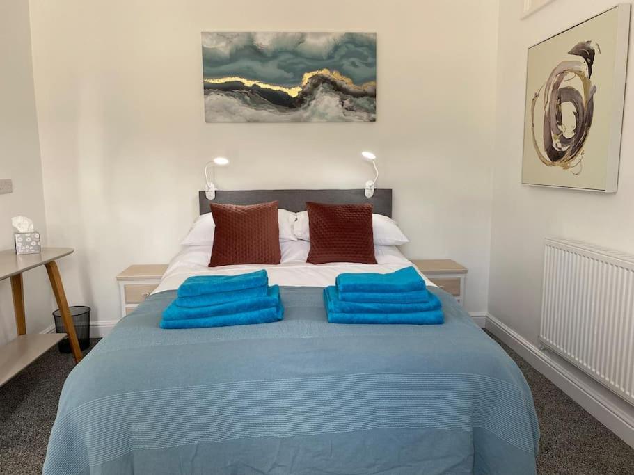 Holiday home South - Garden, Views, Parking, Dogs, Cheshire, Walks, Family *