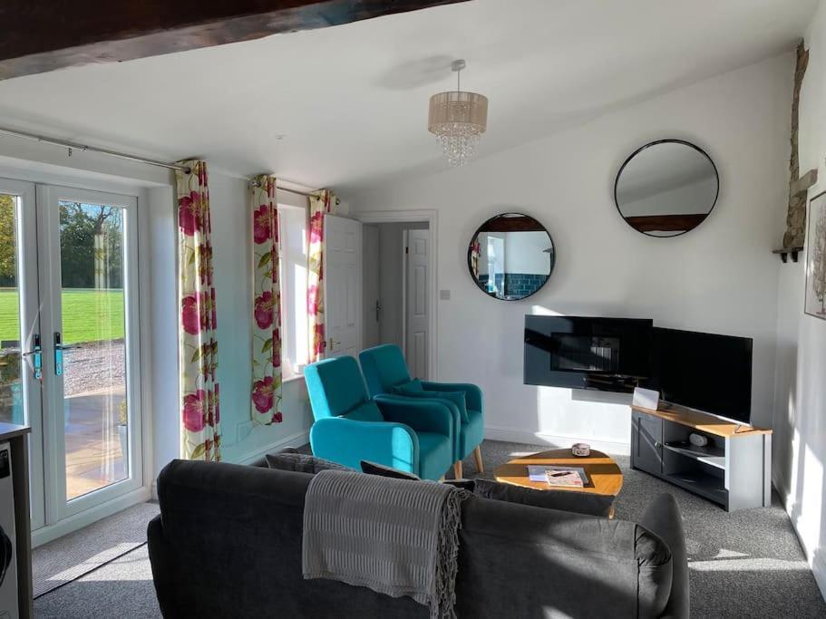 South - Garden, Views, Parking, Dogs, Cheshire, Walks, Family