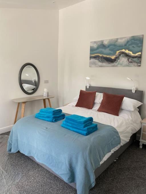 Holiday home South - Garden, Views, Parking, Dogs, Cheshire, Walks, Family